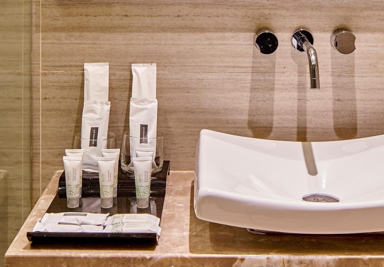 Executive Queen Room on Spa on F&B